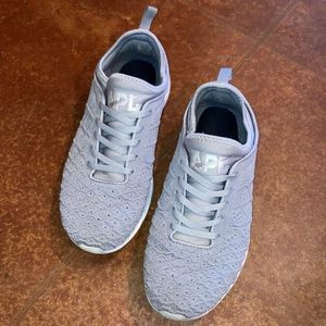 GUC APL Techloom Phantom Shoes Men’s 7 / Women’s 9 Size in Cement & White